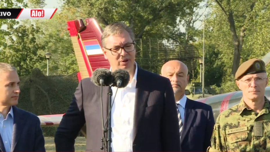 PREDSEDNIK SRBIJE U PARKU UŠĆE Vučić: Pripadnici Vojske Srbije dokazali su koliko vole i bore se za sopstvenu zemlju! (VIDEO)