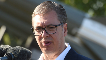 NAROD ĆE DONETI ODLUKU 3. ILI 17. APRILA Vučić o opoziciji: Na izborima nema "Majke mi, dođem ti", izađite i pobedite