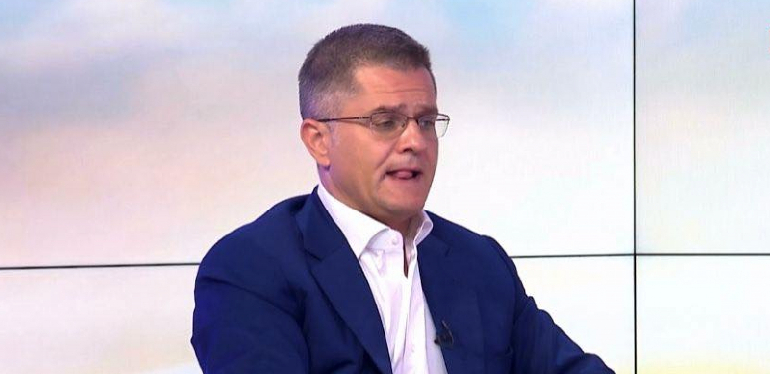 ALBANSKI MEDIJI BRUJE O AFERI VUKA JEREMIĆA I PORUČUJU "Sreća naša, dok je Kosovo proglašavalo nezavisnost, Jeremić je radio biznis!"