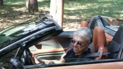 VOZI "BAKARNU ZVER" U VREDNOSTI TRI STANA U BEOGRADU Saša Popović došao na snimanje "Zvezda Granda" u besnoj mašini!