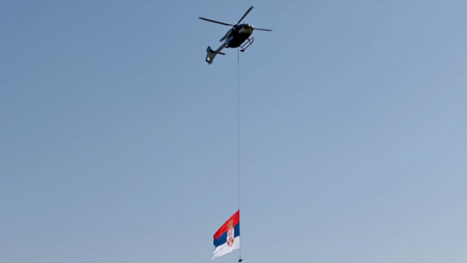 HELIKOPTERI NADLEĆU BEOGRAD Pripadnici MUP obeležavaju Dan srpskog jedinstva (FOTO)(VIDEO)