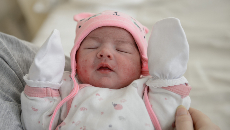 RODA IH JE SNELA U NOVI SAD Za jedan dan rođene 23 bebe