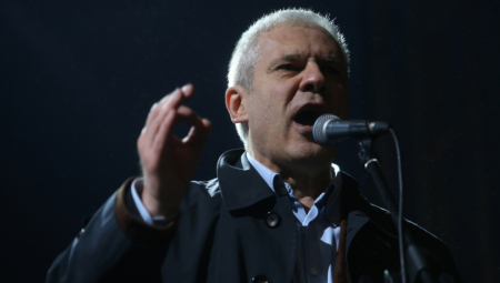 DAN KADA JE BORIS TADIĆ PONIZIO DRŽAVU, A SEBE POLITIČKI SAHRANIO Najtamnija stranica srpske istorije i sraman govor na engleskom (VIDEO)