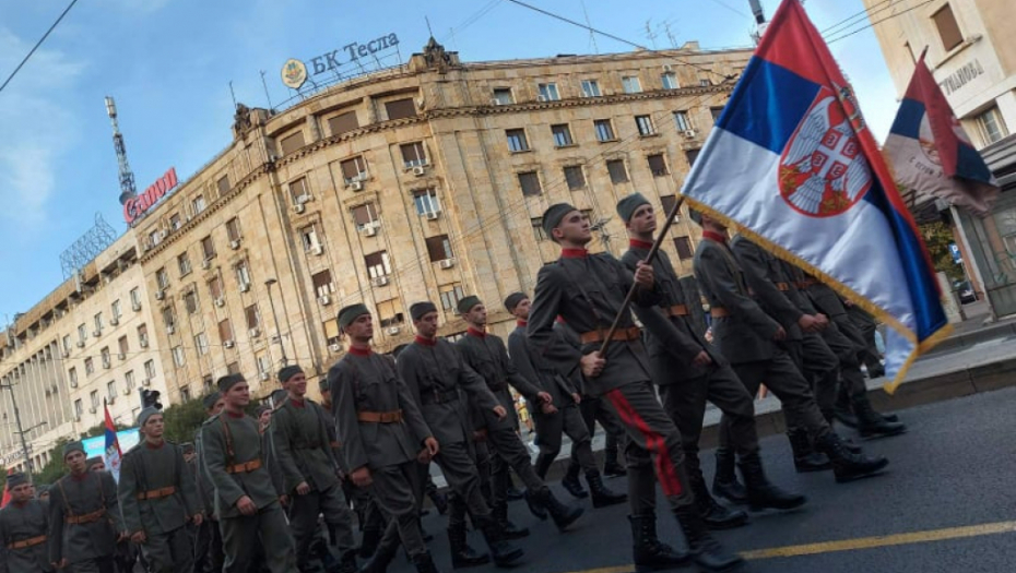 U ČAST SLAVNIH PREDAKA, BEOGRADOM SE ORILO "TAMO DALEKO" Prizor koji je oduševio sve, pogledajte scene sa Trga Republike