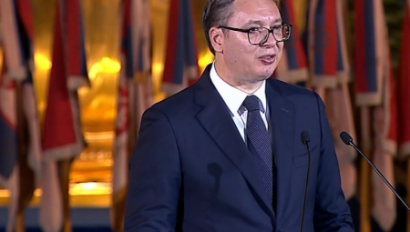 PREDSEDNIK VUČIĆ POSLAO SNAŽNU PORUKU Zastava je stvorena našom krvlju i našim kostima, ona nas određuje