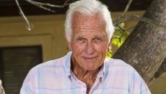 KRVAVI PIR U KUĆI SLAVNOG GLUMCA Sin ubio majku, pa optužio njega!