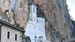 KINESKINJA PRIMILA PRAVOSLAVLJE POD OSTROGOM: Pokazala na mošti Svetog Vasilija i rekla "hoću da budem kao on"- Dobila ime VASILIJA