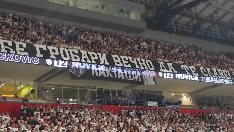 Oproštajna utakmica Novice Veličkovića počela minutom ćutanja povodom smrti Dušana Ivkovića (VIDEO)