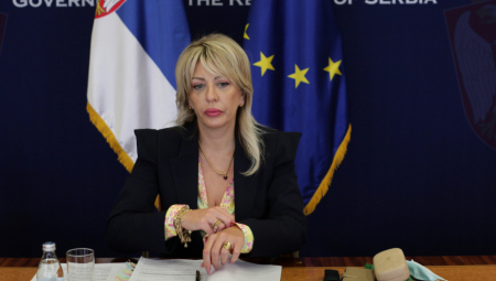 ČLANOVI VLADE SRBIJE NE OBELEŽAVAJU 1. MAJ NA TRADICIONALAN NAČIN: Ništa od vola na ražnju, ministri ostaju kod kuće