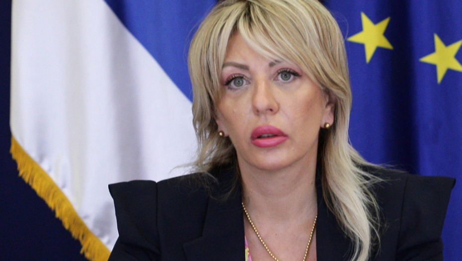 MINISTARKA ZA EVROPSKE INTEGRACIJE NA METI LOPOVA Jadranku odžeparili nasred ulice!