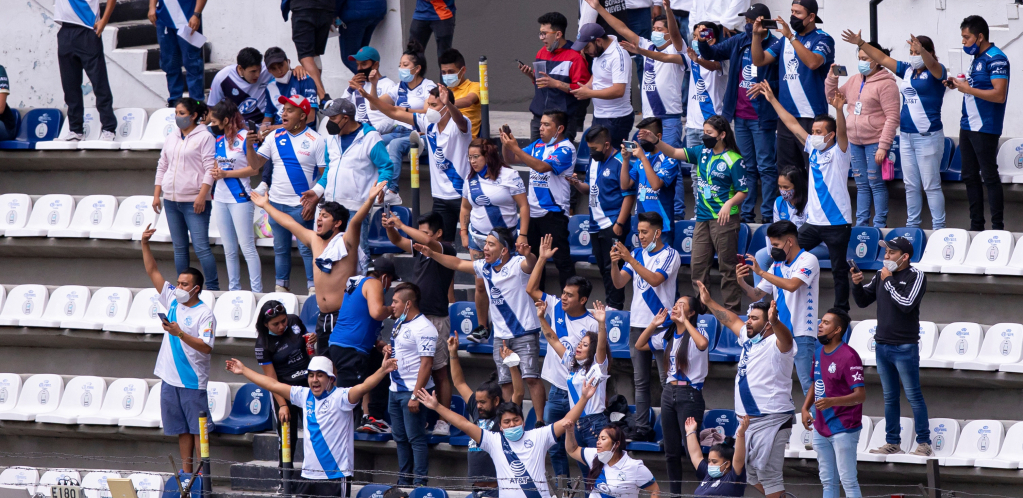 STRAVIČNA SMRT Huligani ga napali i skakali mu na glavu