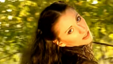OKAČILA JE MIKROFON O KLIN I PREŠLA U ASTROLOGE Predviđali su joj blistavu karijeru, promenila je ime, udala se za kolegu i zauvek nestala iz javnog života