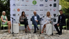 MINISTARKA VUJOVIĆ: "Ulaganje u ekomobilnost jedan od ključnih zadataka Vlade"