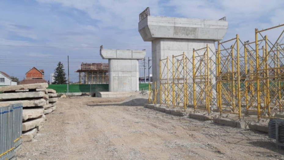 NOVI NADVOŽNJAK PREKO BRZE PRUGE U BATAJNICI! (FOTO)