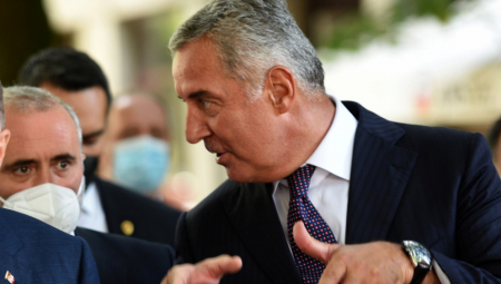 NIŠTA OD MANJINSKE VLADE Milo ne želi da se povuče, propao plan Vašingtona!