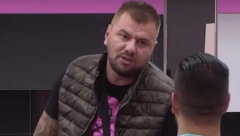 OSTAVIO SI GLADNO DETE, ŽIVIŠ SA 37 GODINA U ETNO SELU! Zadrugar sasuo Janjušu sve u lice, izgovorio mu najgore moguće reči i spomenuo porodicu!