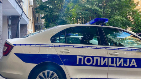 SUDAR U CENTRU BEOGRADA Automobil udario u kamion kod Terazijskog tunela