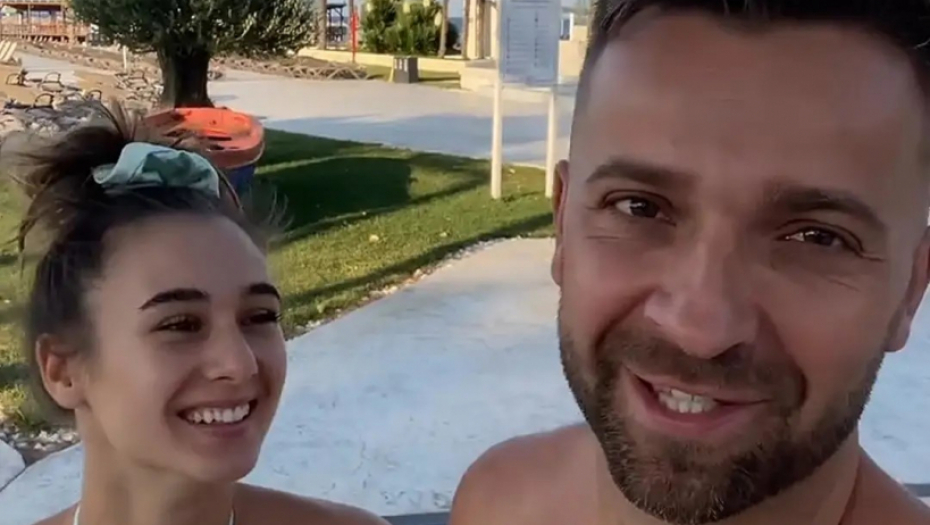 ZAVRŠIO ISPOD MLADINE VENČANICE, SKINUO ZUBIMA PODVEZICU! Haos na venčanju Teodorinog brata, mladenci atmosferu doveli do usijanja! (VIDEO)