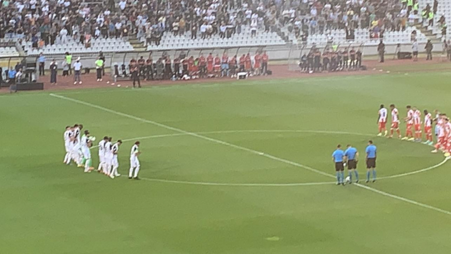 SEĆANJE NA LEGENDU! Derbi počeo minutom ćutanja za Dudu!