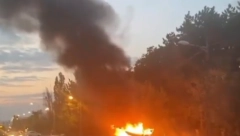 GORE KOLA U BEOGRADU Čovek pokušao da priđe vozilu, ali ga u tome zaustavili prisutni