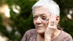 PIJAN PRETUKAO ŽENU Suprugu tukao drvenim štapom po leđima i rukama