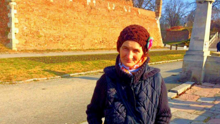 KRENULA KOD ŠNAJDERKE PREKO PUTA I NESTALA Sin poručuje: Mama, voleo bih još jednom da te zarglim!