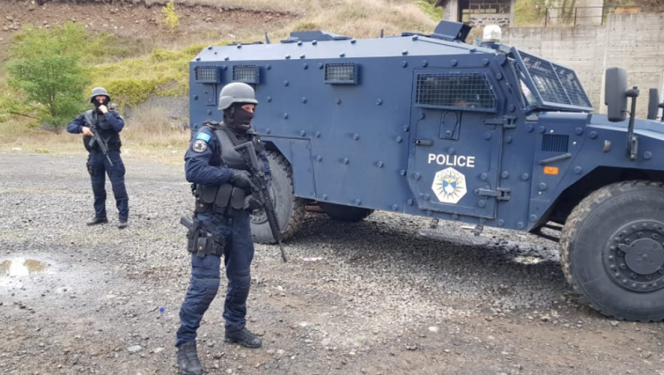 NAPETA, ALI MIRNA NOĆ NA KOSOVU Čeka se hitna sednica Saveta za nacionalnu bezbednost (FOTO/VIDEO)