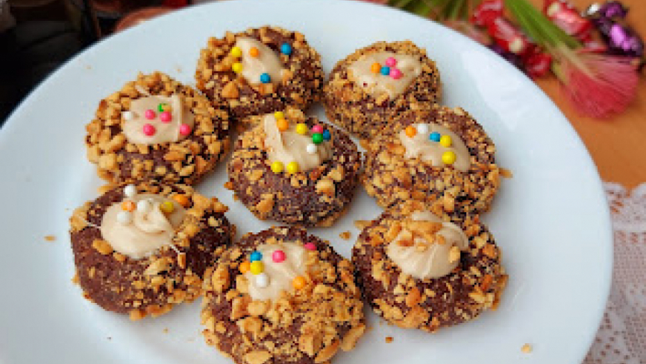 UKRAS I SLAST NA VAŠOJ TRPEZI: Čokoladna, punjena gnezda, vrhunski slatkiš, vredan svakog gosta