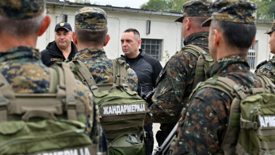 ŽANDARMERIJA SPREMNA DA IZVRŠI SVAKI ZADATAK Ministar Vulin obišao odred u Kraljevu i utvrdio spremnost za zadatke