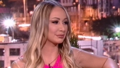 OTAC MACE DISKRECIJE JE BOGATI PEVAČ: Pričala kako ne zna ko je on, međutim ISTINA JE POTPUNO DRUGAČIJA!