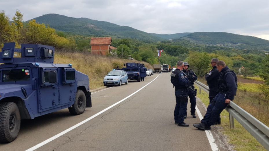 ŠTA JE OVO, ODAKLE SE ČUJE? Srbi guslama udarili na pripadnike ROSU, naoružani razbojnici ostali zbunjeni! (FOTO/VIDEO)