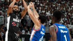 POSLE KATASTROFALNOG STARTA SEZONE Efes se brutalno pojačao, stigao igrač iz šampiona NBA lige (FOTO)