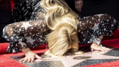 ODLOŽILA SNIMANJE EMISIJE, SMRAD SE OSEĆA I IZ HODNIKA! Poznata voditeljka se vratila alkoholu, nije mogla više da izdrži!