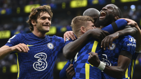 VELIKI PROBLEM ZA ŠAMPIONA EVROPE! Čelsi ne može da se dogovori sa štoperom, Bajern mu nudi više novca!