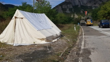 PROŠLA NAJHLADNIJA NOĆ Peti dan protesta na severu Kosova