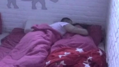 KAMERE ZABELEŽILE SVAKI TRENUTAK! Filip Car uleteo kod Sandre u krevet i nije mogao da se suzdrži, cimerima popustile kočnice! (FOTO)