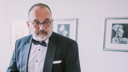 TONI CETINSKI IZVREĐAO PUBLIKU U BARU! Skandalozno ponašanje pevača izazvalo gnev svih prisutnih: Niste platili koncert, nema hitova