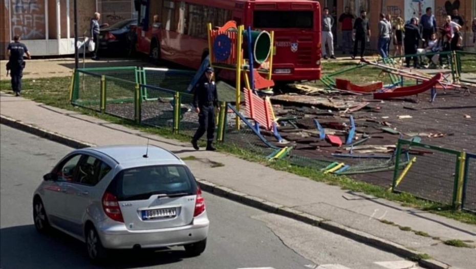 DETALJI NESREĆE U ZEMUNU Pokrenuta je hitna potraga za vozačem! Među povređenima i DECA (FOTO SA LICA MESTA)