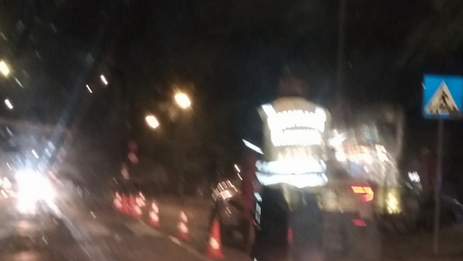 JEZIVA SAOBRAĆAJNA NESREĆA KOD BAČKOG PETROVCA: Dva automobila potpuno smrskana, jedan završio u kanalu (VIDEO)