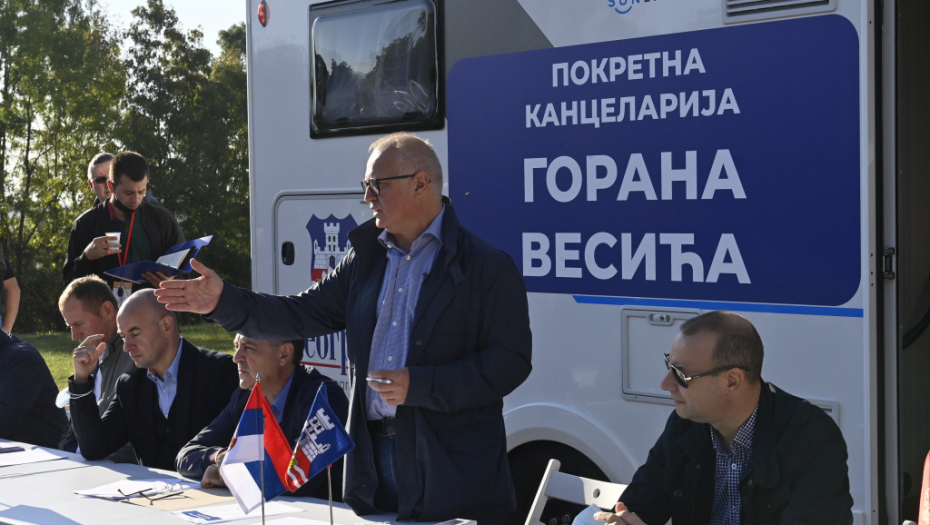 VESIĆEVA PUTUJUĆA KANCELARIJA Zamenik gradonačelnika u obilasku prigradskih naselja u cilju rešavanja problema građana (FOTO)