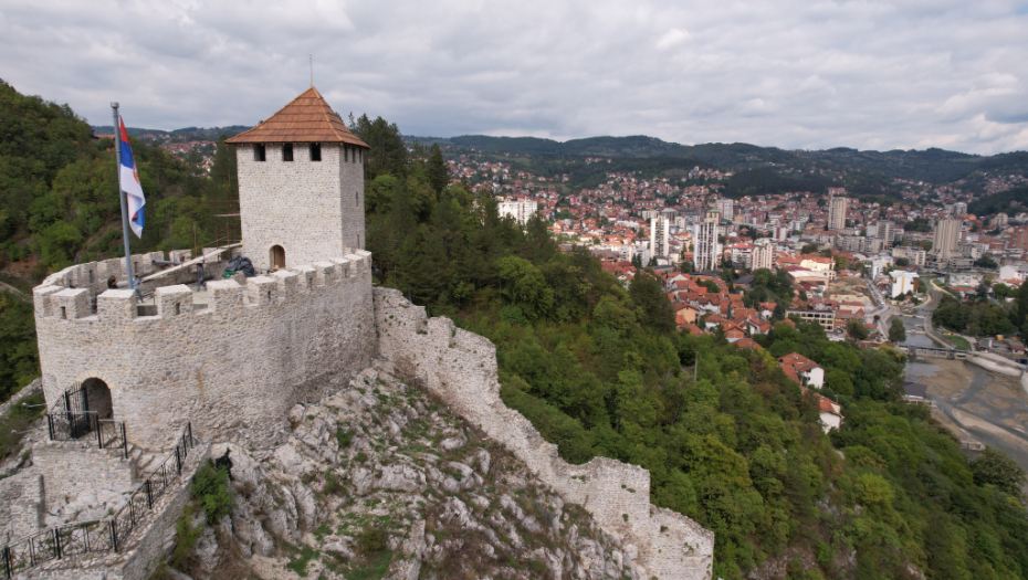 STARI GRAD U UŽICU ODOLEVA VEKOVIMA Sa nepristupačne litice iznad reke Đetinje Srbi su se branili od Turaka (FOTO/VIDEO)