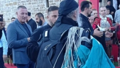 Episkop Jovan skakao padobranom u čast patrijarha SPC (FOTO)