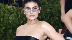 NAJBOGATIJA STARLETA OTKRILA IME KOJE JE DALA SINU! Značenje šokantno i veoma povezano sa Srbijom