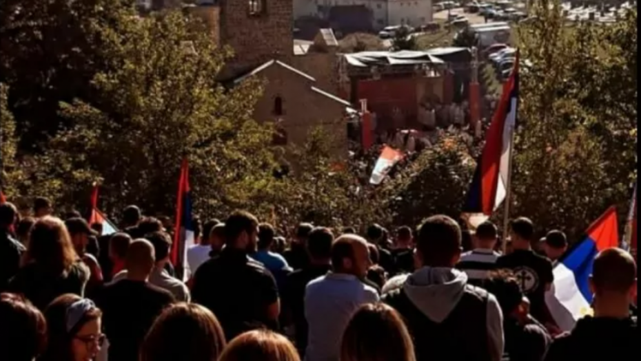 VASOJEVIĆI I NEBO OKUPIRALI: Skok padobranom u čast ustoličenja episkopa Metodija! (VIDEO)