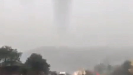 TORNADO U KRASNODARSKOM  Nesvakidašnje scene u ovom ruskom odmaralištu (VIDEO)