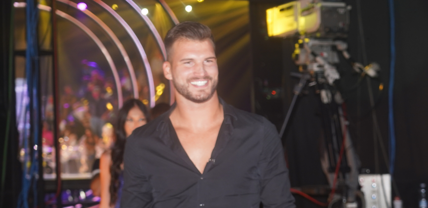 LUKSUZNA KUĆA U ŠVAJCARSKOJ Marko Osmakčić se nakon skandala pohvalio novim domom, sve pršti od skupoće (VIDEO)