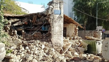 PRVE FOTOGRAFIJE SA KRITA Zemljotresi naneli veliku štetu, cigle po ulicama, oštećeni domovi i crkve (FOTO)