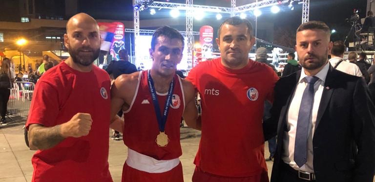 ŠABAC OBOJEN U CRVENO-BELO! Šest medalja za boksere Crvene zvezde na prvenstvu Srbije!
