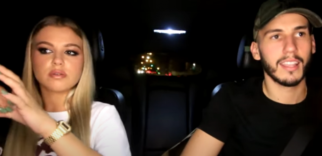 POPULARNA TIKTOKERKA SE ZALJUBILA U MLADOG VODITELJA Kimi snimao emisiju, pa joj zapao za oko! (VIDEO)
