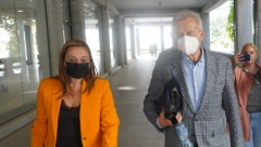 MIROSLAV ILIĆ NAPUSTIO SUDNICU POSLE 6 SATI Evo šta je pevač imao da otkrije novinarima! (VIDEO)